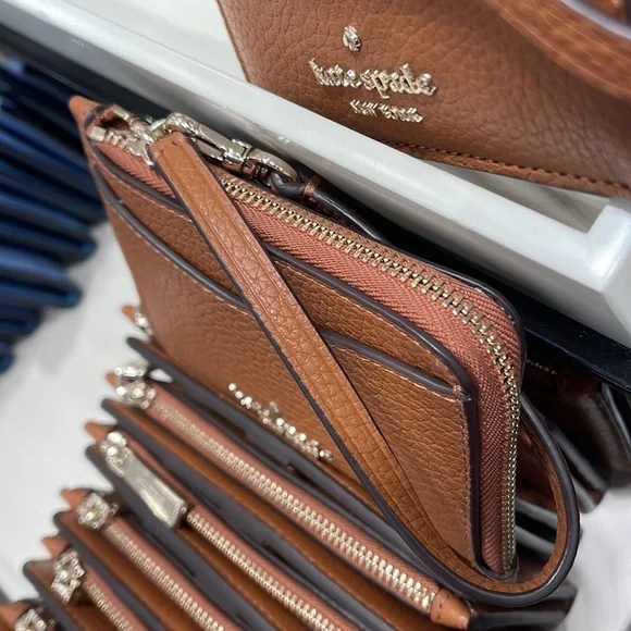 Kate Spade Leila Small Card Holder Wristlet
WARM GINGERBREAD - Picture 3 of 16